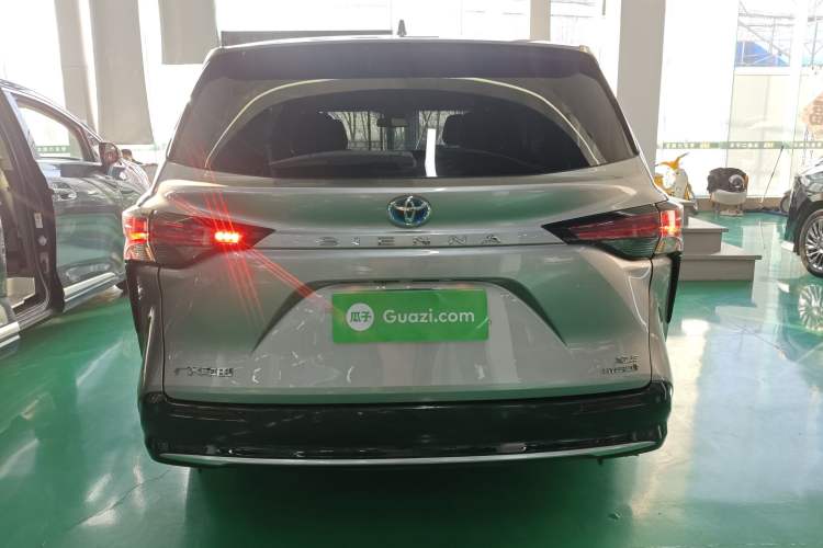 Used Toyota SIENNA 2021 2.5L Hybrid Luxury Edition Rear