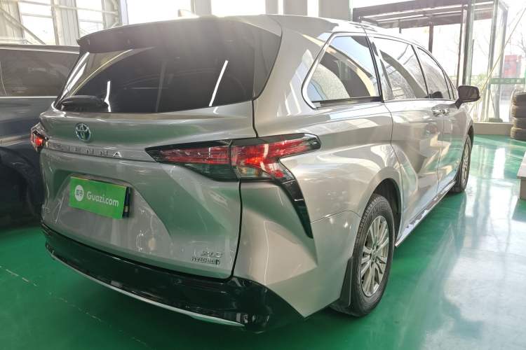 Used Toyota SIENNA 2021 2.5L Hybrid Luxury Edition Rear Right 45 Deg