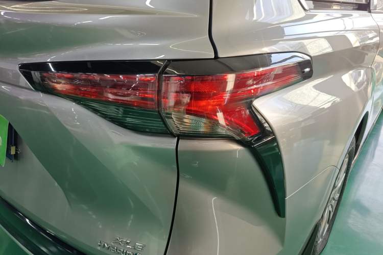 Used Toyota SIENNA 2021 2.5L Hybrid Luxury Edition Right Rear Taillight