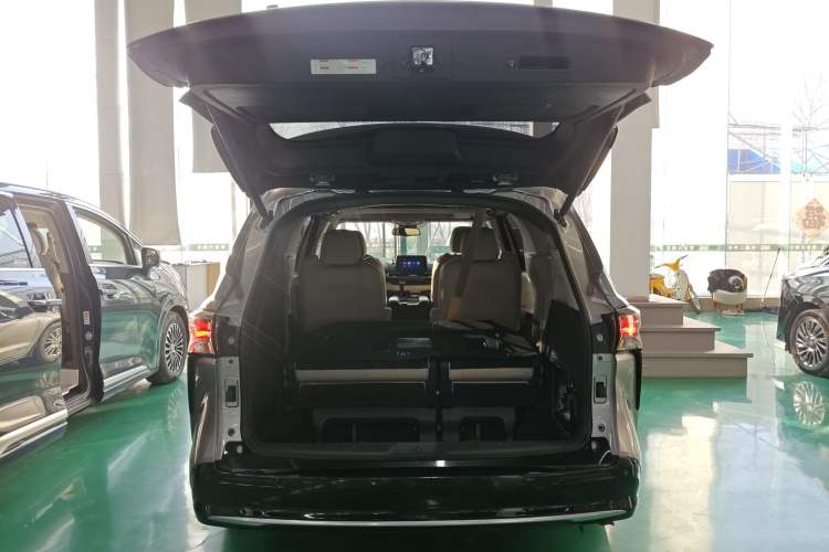 Used Toyota SIENNA 2021 2.5L Hybrid Luxury Edition Trunk