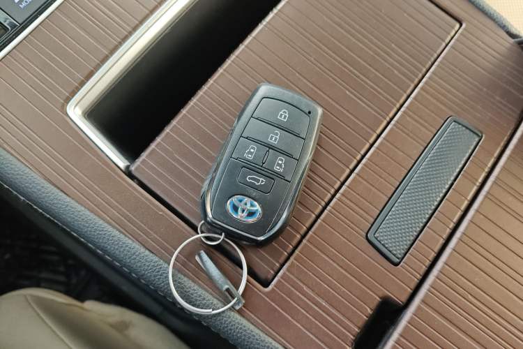 Used Toyota SIENNA 2021 2.5L Hybrid Luxury Edition Vehicle Key