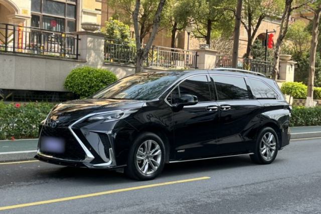 Used Toyota SIENNA 2023 2.5L Hybrid Comfort Edition