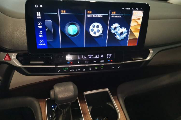 Used Toyota SIENNA 2023 2.5L Hybrid Comfort Edition Audio And AC Panel