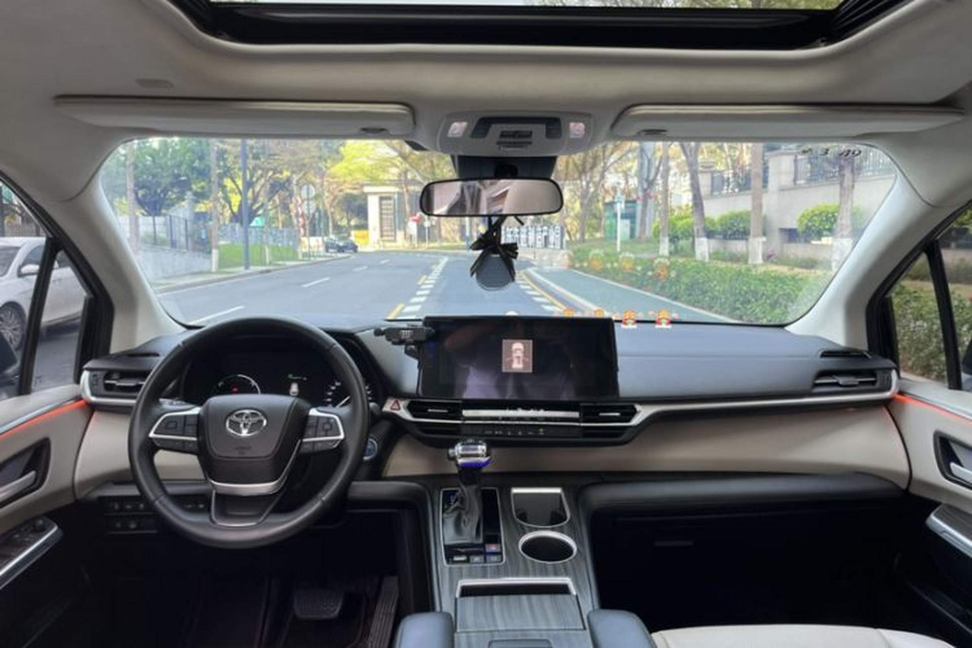 Used Toyota SIENNA 2023 2.5L Hybrid Comfort Edition Audio And AC Panel