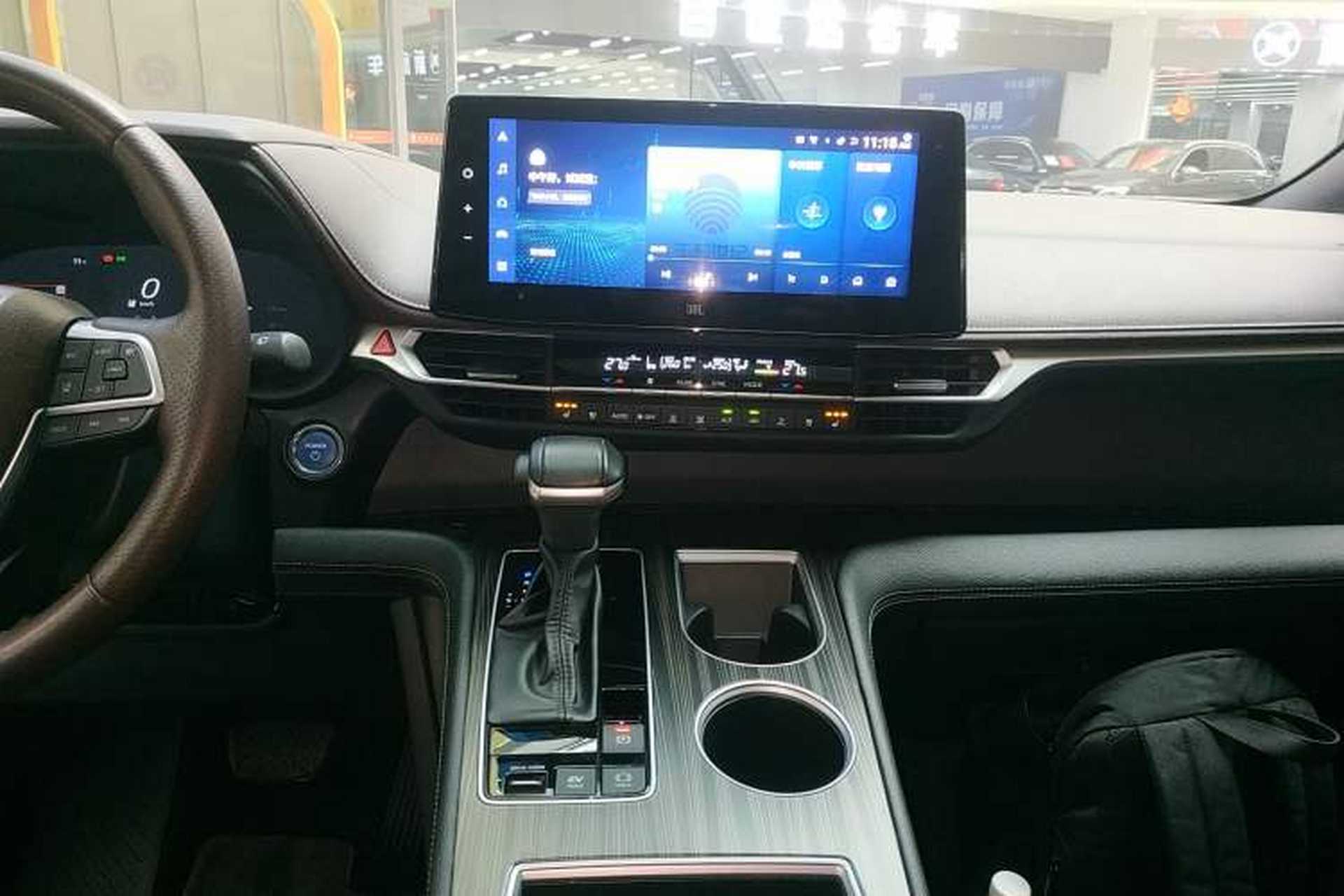 Used Toyota SIENNA 2023 2.5L Hybrid Platinum Edition Audio And AC Panel