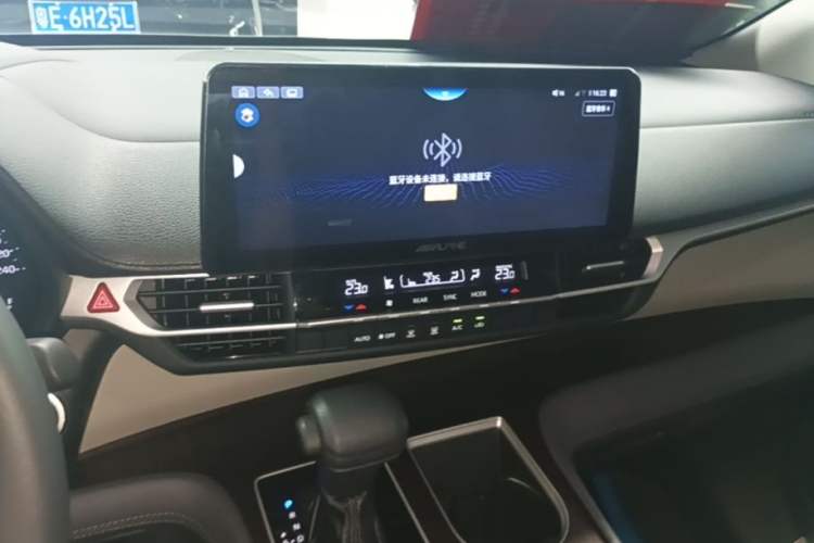 Used Toyota SIENNA 2023 2.5L Hybrid Comfort Edition Audio And AC Panel