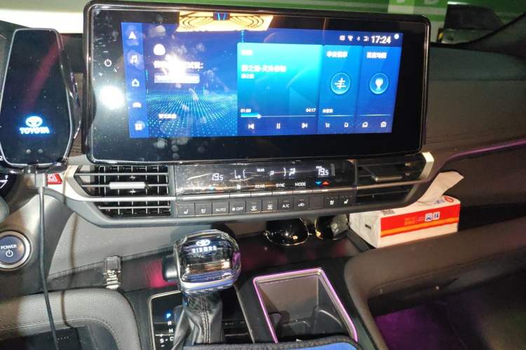 Used Toyota SIENNA 2023 2.5L Hybrid Deluxe Edition Audio And AC Panel