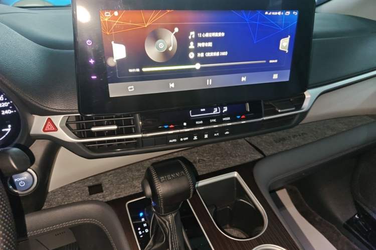 Used Toyota SIENNA 2023 2.5L Hybrid Comfort Edition Audio And AC Panel