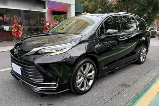 Used Toyota SIENNA 2023 2.5L Hybrid Deluxe Edition