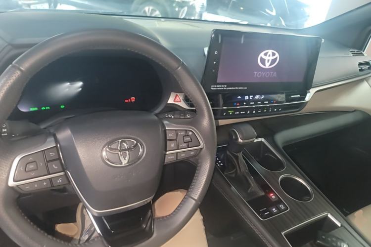 Used Toyota SIENNA 2023 2.5L Hybrid Ultimate Edition Center Console