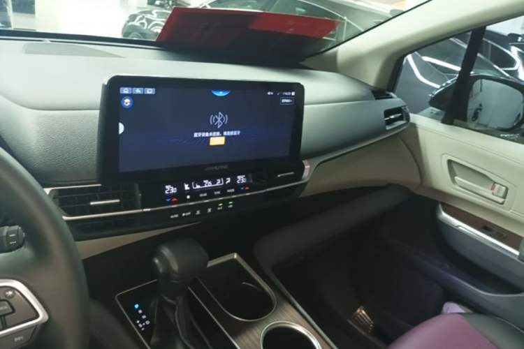 Used Toyota SIENNA 2023 2.5L Hybrid Comfort Edition Center Console