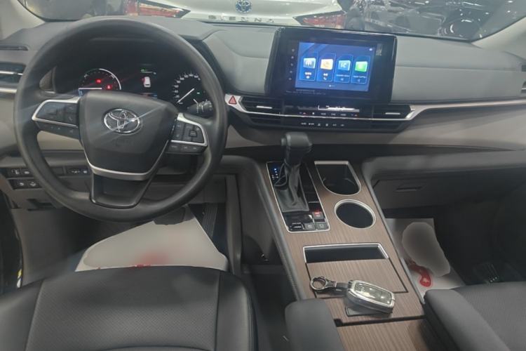 Used Toyota SIENNA 2023 2.5L Hybrid Comfort Edition Center Console