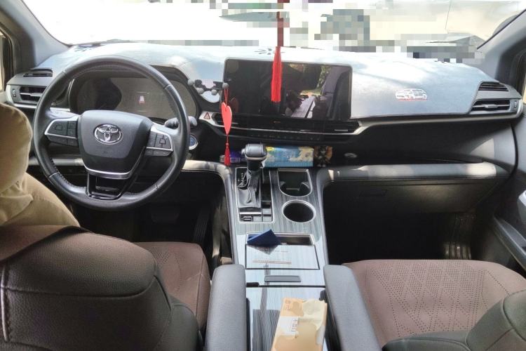 Used Toyota SIENNA 2023 2.5L Hybrid Deluxe Edition Center Console