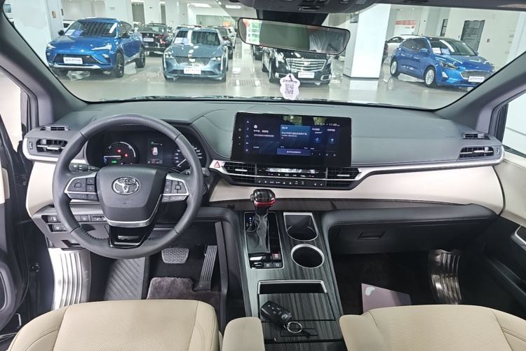 Used Toyota SIENNA 2023 2.5L Hybrid Deluxe Edition Center Console