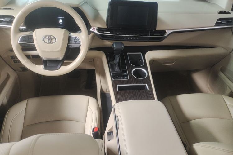 Used Toyota SIENNA 2023 2.5L Hybrid Comfort Edition Center Console