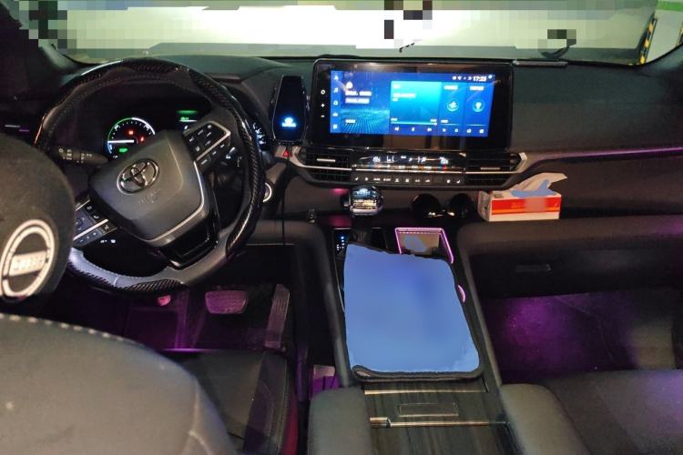 Used Toyota SIENNA 2023 2.5L Hybrid Deluxe Edition Center Console