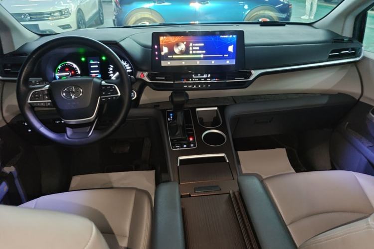 Used Toyota SIENNA 2023 2.5L Hybrid Comfort Edition Center Console