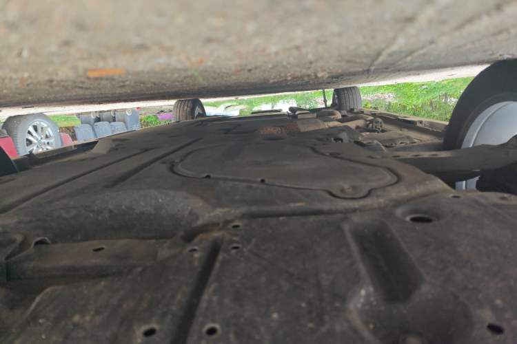 Used Toyota SIENNA 2023 2.5L Hybrid Deluxe Edition Chassis Front