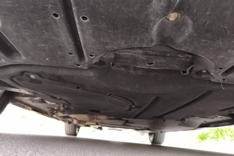 Used Toyota SIENNA 2023 2.5L Hybrid Deluxe Edition Chassis Front