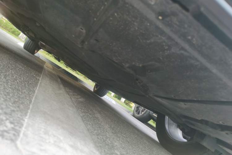 Used Toyota SIENNA 2023 2.5L Hybrid Deluxe Edition Chassis Front