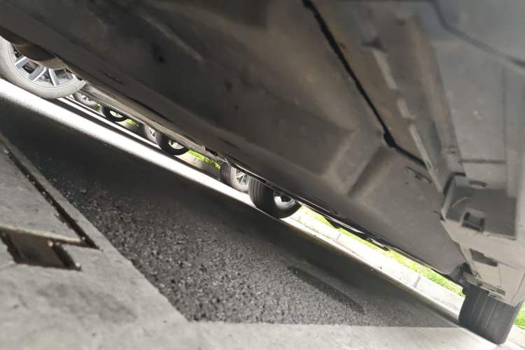 Used Toyota SIENNA 2023 2.5L Hybrid Platinum Edition Chassis Front Left