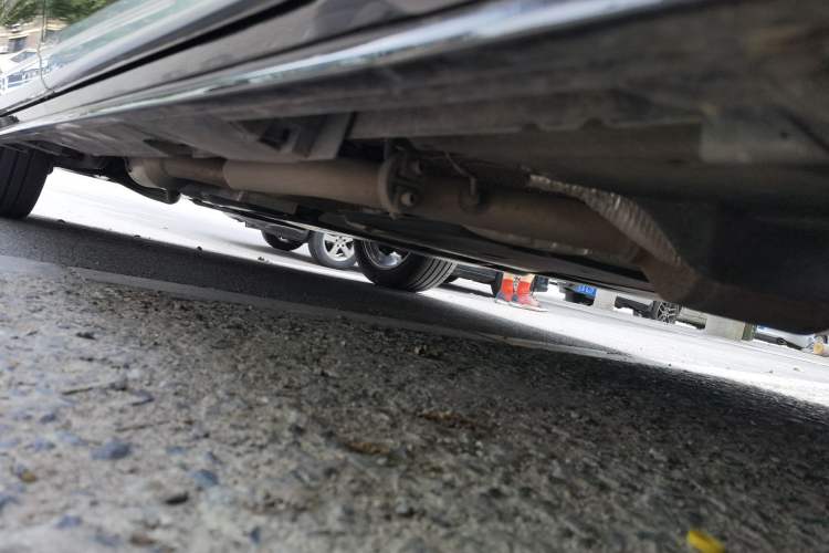Used Toyota SIENNA 2023 2.5L Hybrid Platinum Edition Chassis Front Right