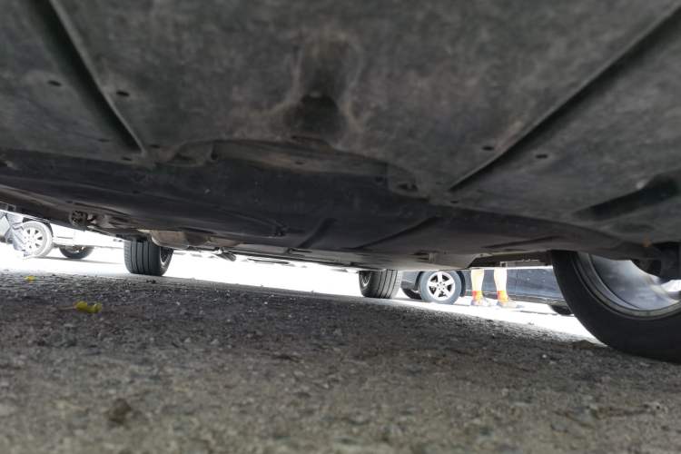 Used Toyota SIENNA 2023 2.5L Hybrid Platinum Edition Chassis Front