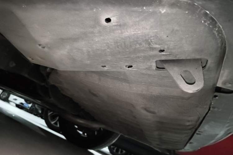 Used Toyota SIENNA 2023 2.5L Hybrid Platinum Edition Chassis Rear Left