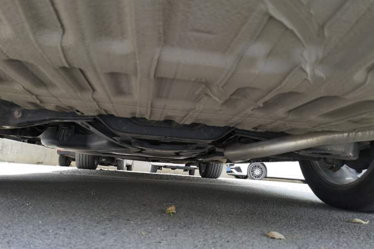Used Toyota SIENNA 2023 2.5L Hybrid Platinum Edition Chassis Rear