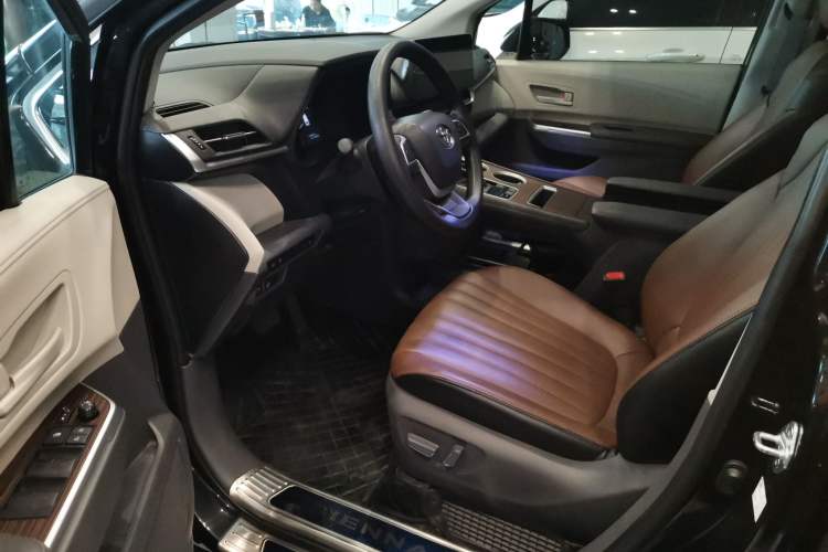 Used Toyota SIENNA 2023 2.5L Hybrid Comfort Edition Driver Seat