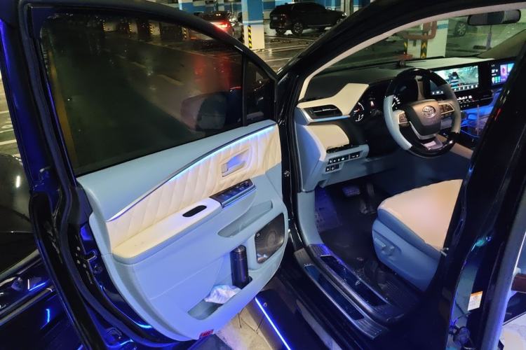 Used Toyota SIENNA 2023 2.5L Hybrid Comfort Edition Driver Seat