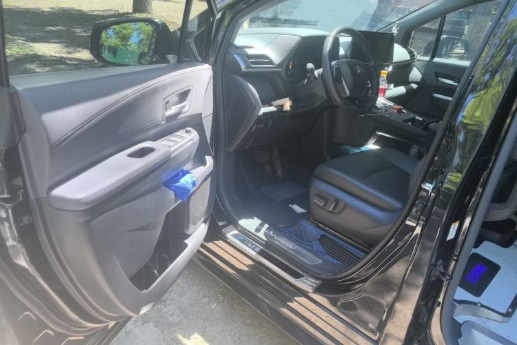 Used Toyota SIENNA 2023 2.5L Hybrid Deluxe Edition Driver Seat