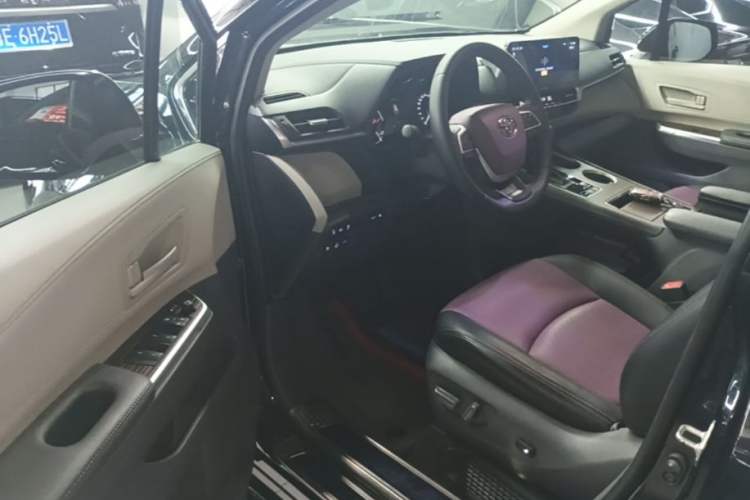 Used Toyota SIENNA 2023 2.5L Hybrid Comfort Edition Driver Seat
