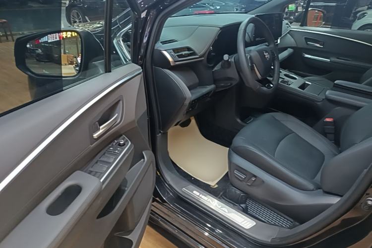 Used Toyota SIENNA 2023 2.5L Hybrid Deluxe Edition Driver Seat
