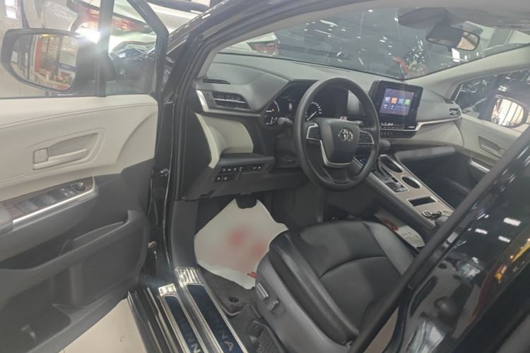 Used Toyota SIENNA 2023 2.5L Hybrid Comfort Edition Driver Seat