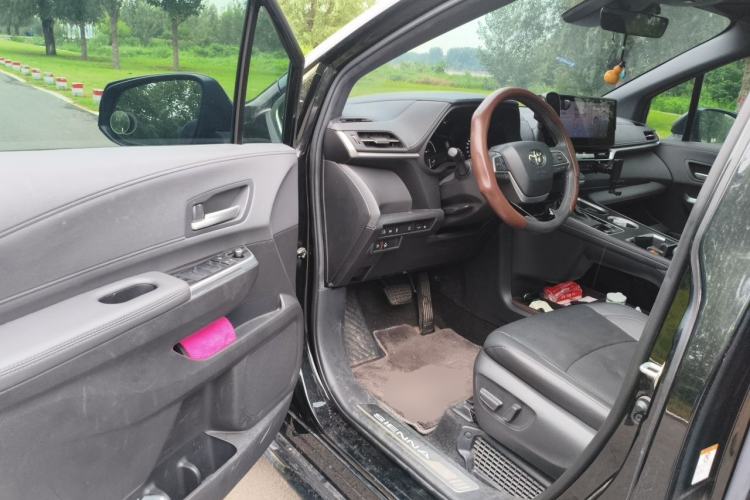 Used Toyota SIENNA 2023 2.5L Hybrid Deluxe Edition Driver Seat