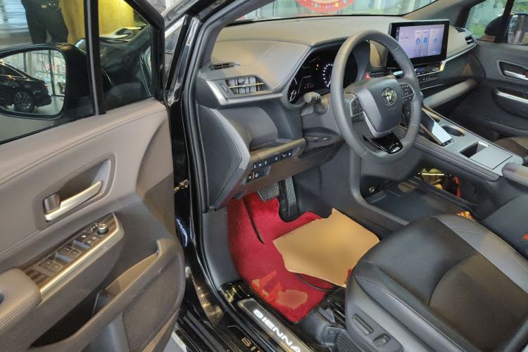 Used Toyota SIENNA 2023 2.5L Hybrid Deluxe Edition Driver Seat