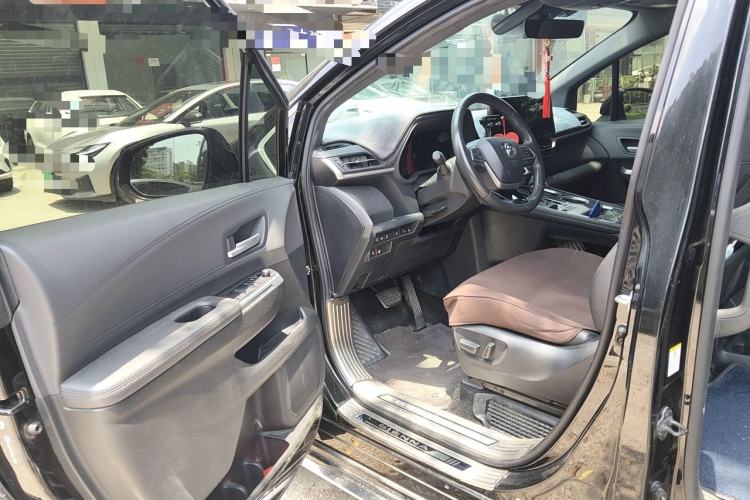 Used Toyota SIENNA 2023 2.5L Hybrid Deluxe Edition Driver Seat