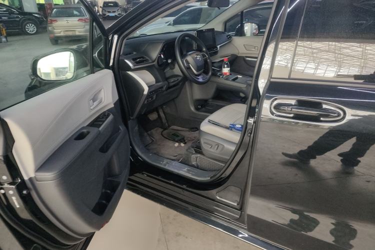 Used Toyota SIENNA 2023 2.5L Hybrid Comfort Edition Driver Seat