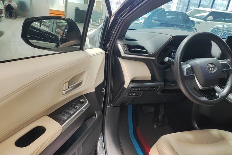 Used Toyota SIENNA 2023 2.5L Hybrid Deluxe Edition Driver Seat