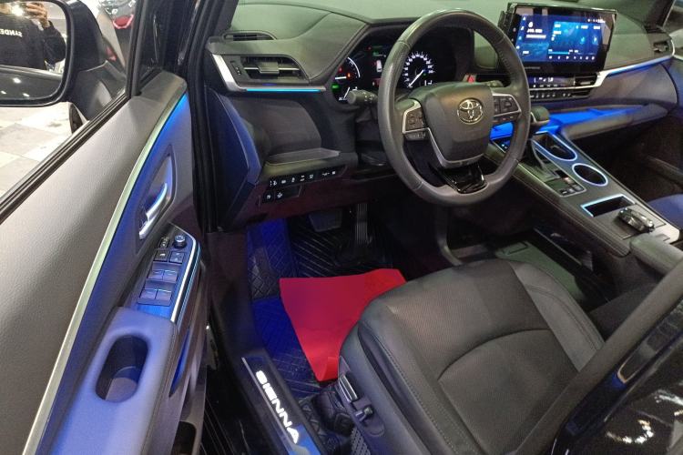 Used Toyota SIENNA 2023 2.5L Hybrid Deluxe Edition Driver Seat