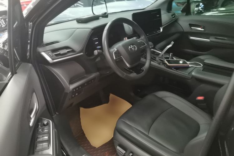 Used Toyota SIENNA 2023 2.5L Hybrid Deluxe Edition Driver Seat