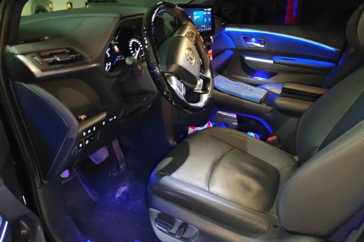 Used Toyota SIENNA 2023 2.5L Hybrid Deluxe Edition Driver Seat