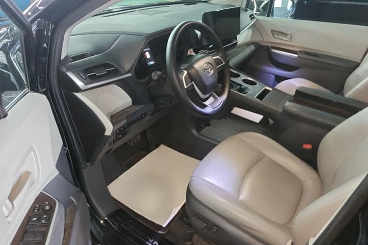 Used Toyota SIENNA 2023 2.5L Hybrid Comfort Edition Driver Seat