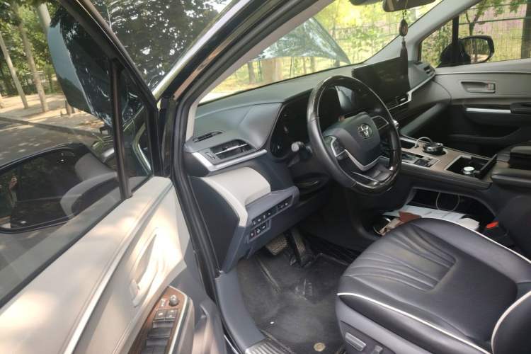 Used Toyota SIENNA 2023 2.5L Hybrid Comfort Edition Driver Seat