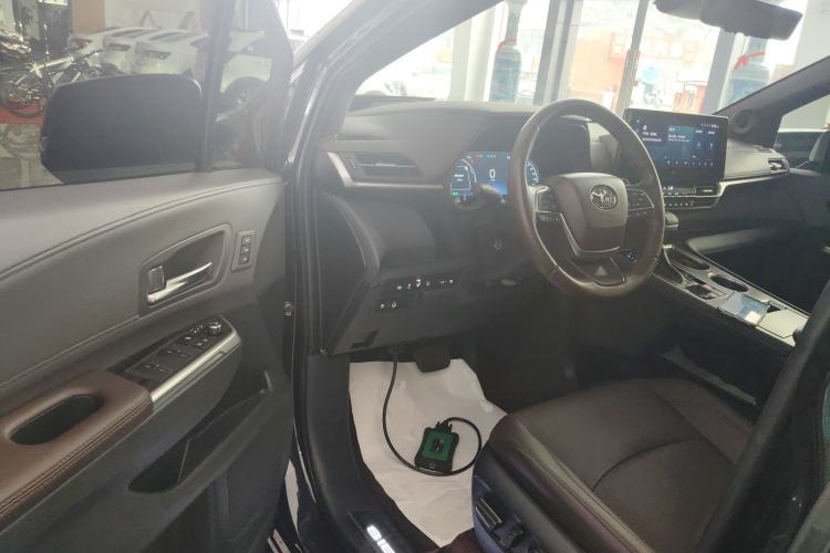 Used Toyota SIENNA 2023 2.5L Hybrid Platinum Edition Driver Seat