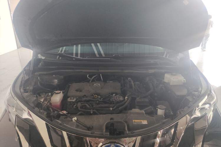 Used Toyota SIENNA 2023 2.5L Hybrid Comfort Edition Engine Bay