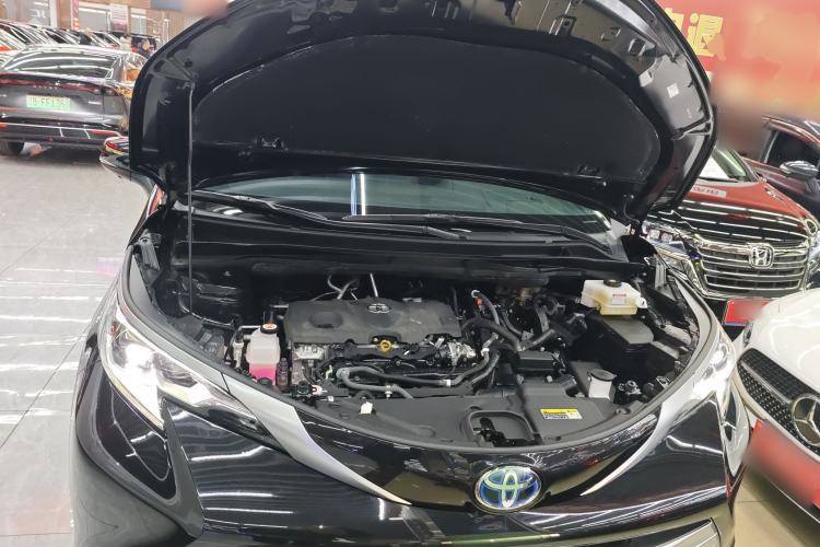 Used Toyota SIENNA 2023 2.5L Hybrid Platinum Edition Engine Bay