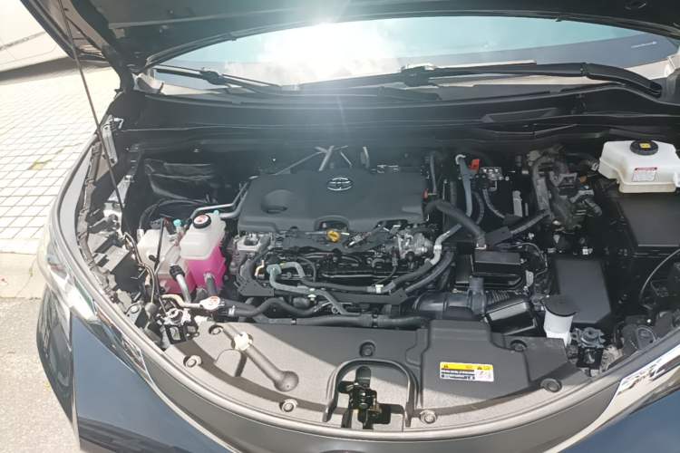 Used Toyota SIENNA 2023 2.5L Hybrid Comfort Edition Engine Bay