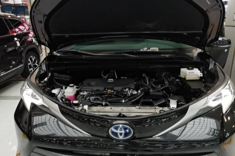 Used Toyota SIENNA 2023 2.5L Hybrid Deluxe Edition Engine Bay